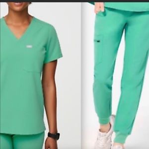 LIMITED EDITION Figs Scrubs Surgical Green Zamora Joggers (M) & Catarina Top (S)